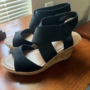 a.n.a. A New Approach wedges size 9 women’s shoes